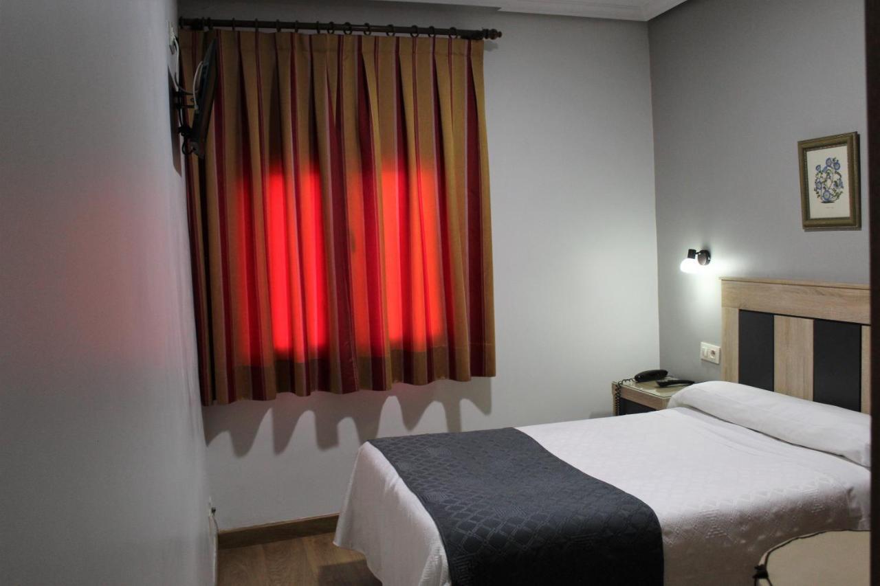 Hostal Madrid Toledo Exterior photo