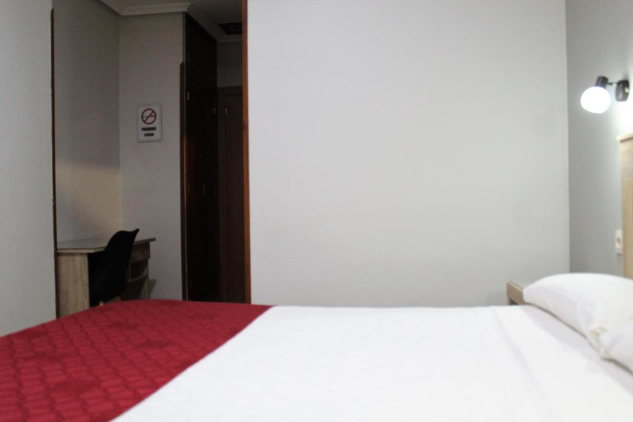 Hostal Madrid Toledo Exterior photo